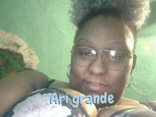 Ari_grande