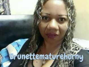 Brunettematurehorny