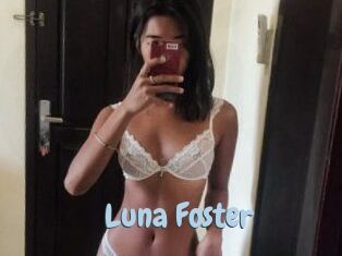 Luna_Foster