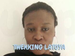 TWEKKING_LATOYA
